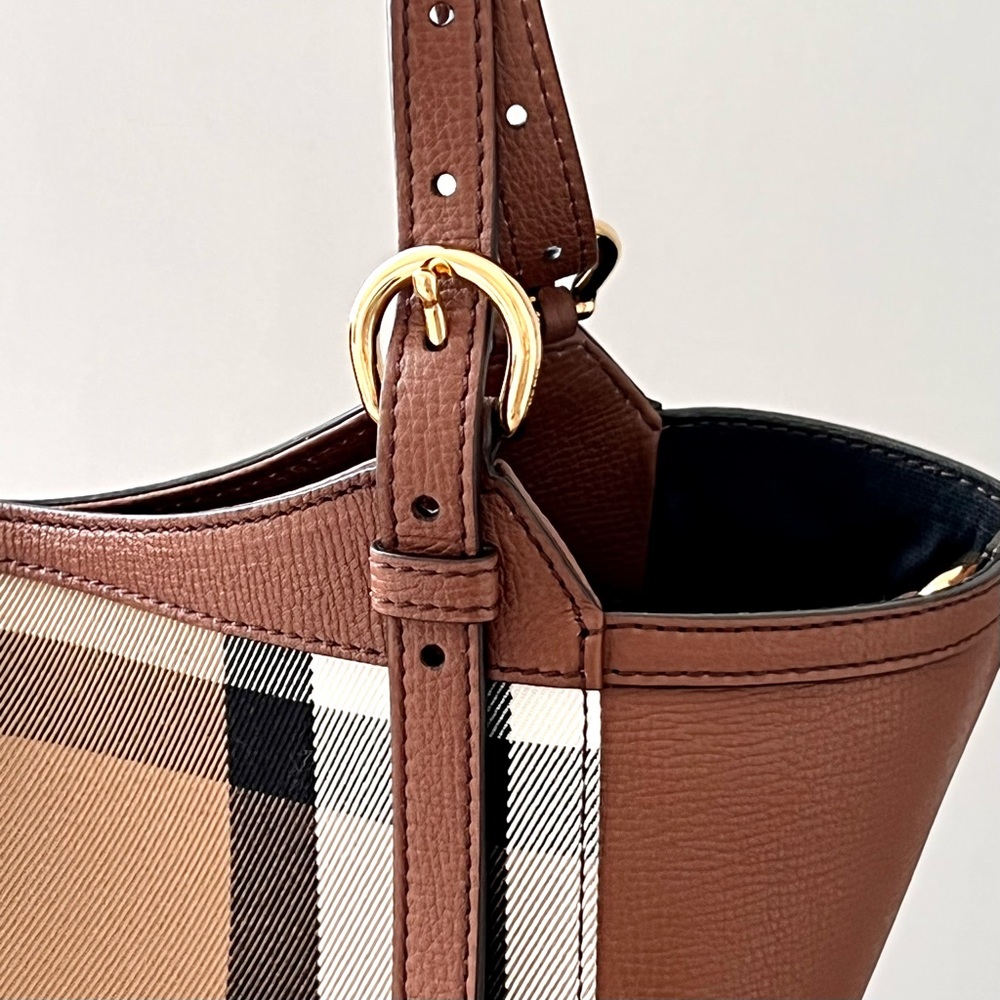 Burberry House Check Derby Leather Tote Bag in Tan - Picture 7 of 12